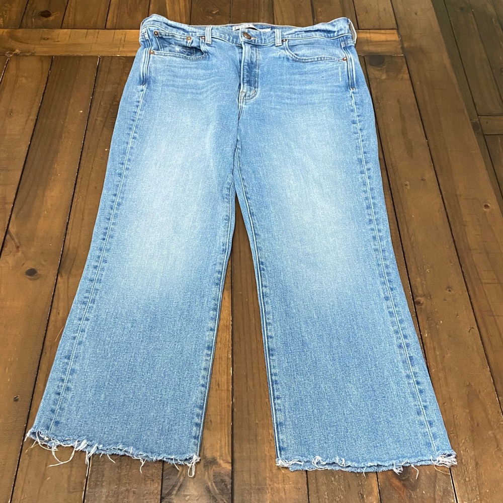 AYR The Sugar Distressed Straight Leg Jeans Light Wash Raw Hem Size‎ 33 10111